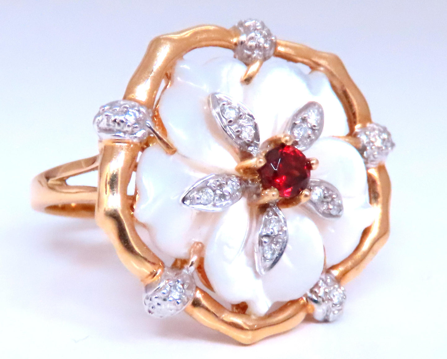 Natural Garnet Diamonds & Mother of Pearl Ring 18kt Gold Ref 12301