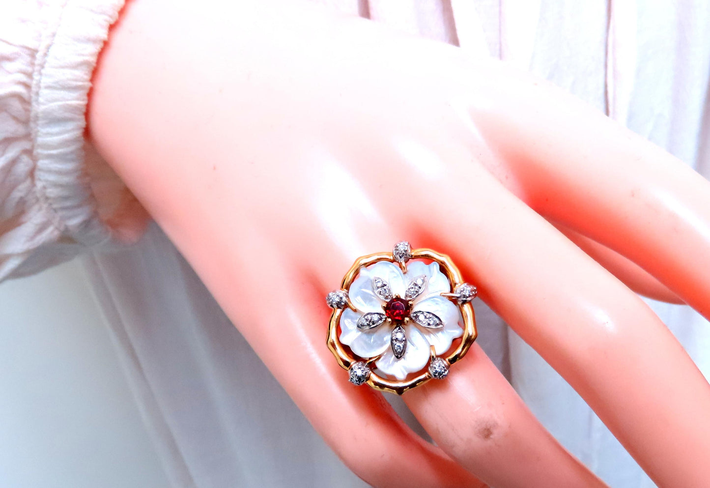Natural Garnet Diamonds & Mother of Pearl Ring 18kt Gold Ref 12301