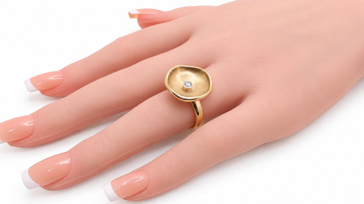 Lily Cup 3D Circular .10ct Natural Diamond Ring 18kt 95560
