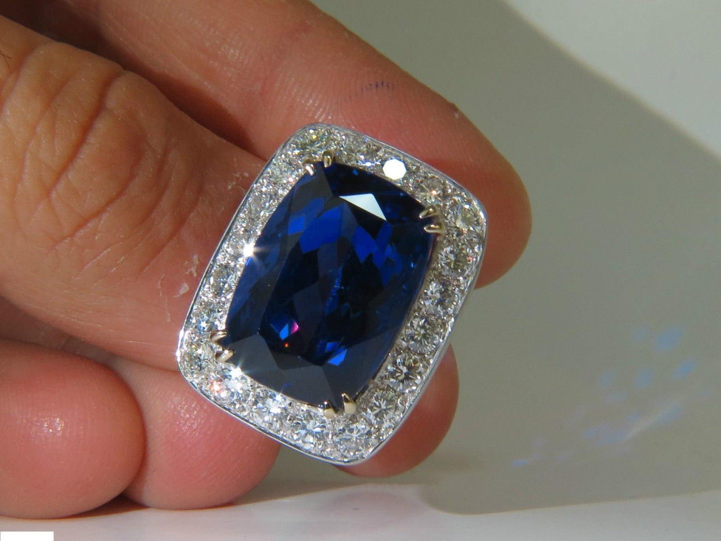 20.45ct GIA Certified Magnificent Natural Tanzanite Ring 18kt Gold 10038