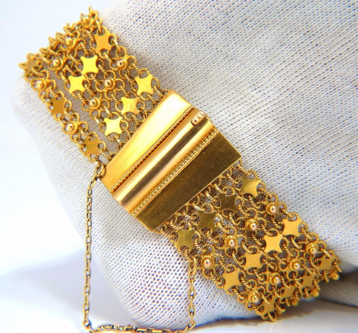 18kt. yellow gold vintage wide caliber bracelet mesh Hinged linked beads 7.50