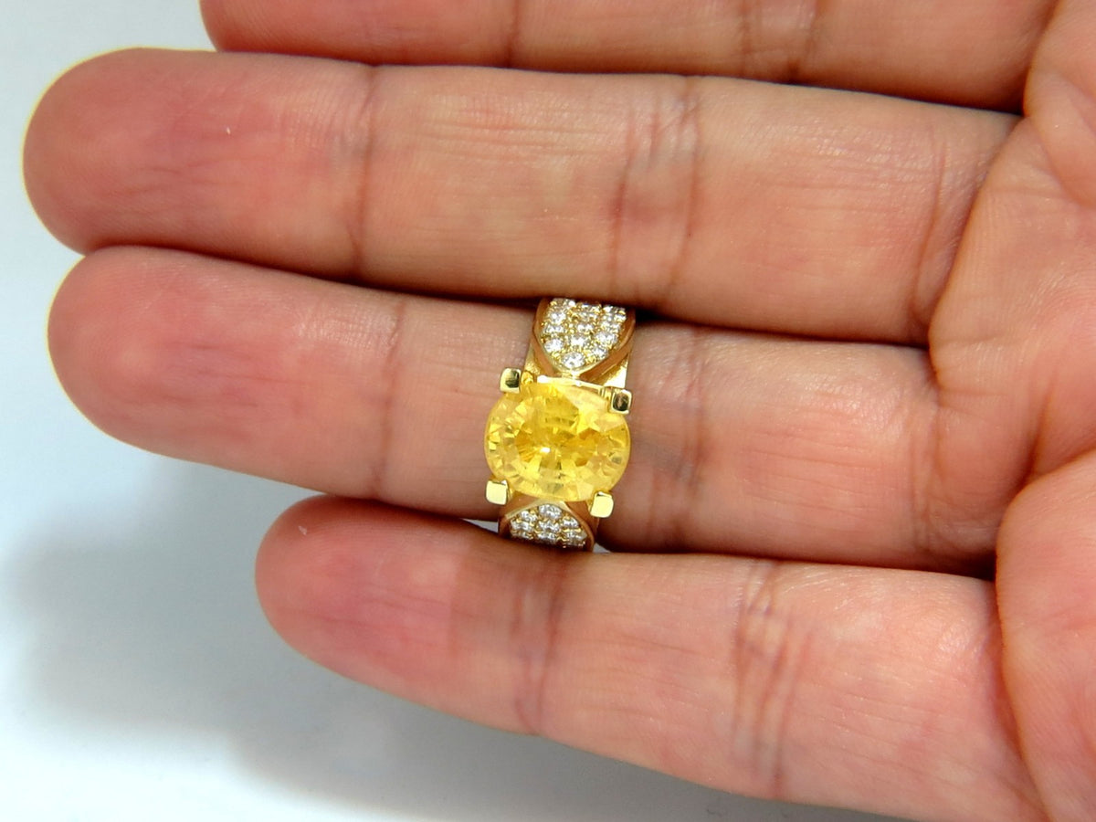 7.06ct Natural yellow sapphire ring 18kt. Raised Bead Set *v