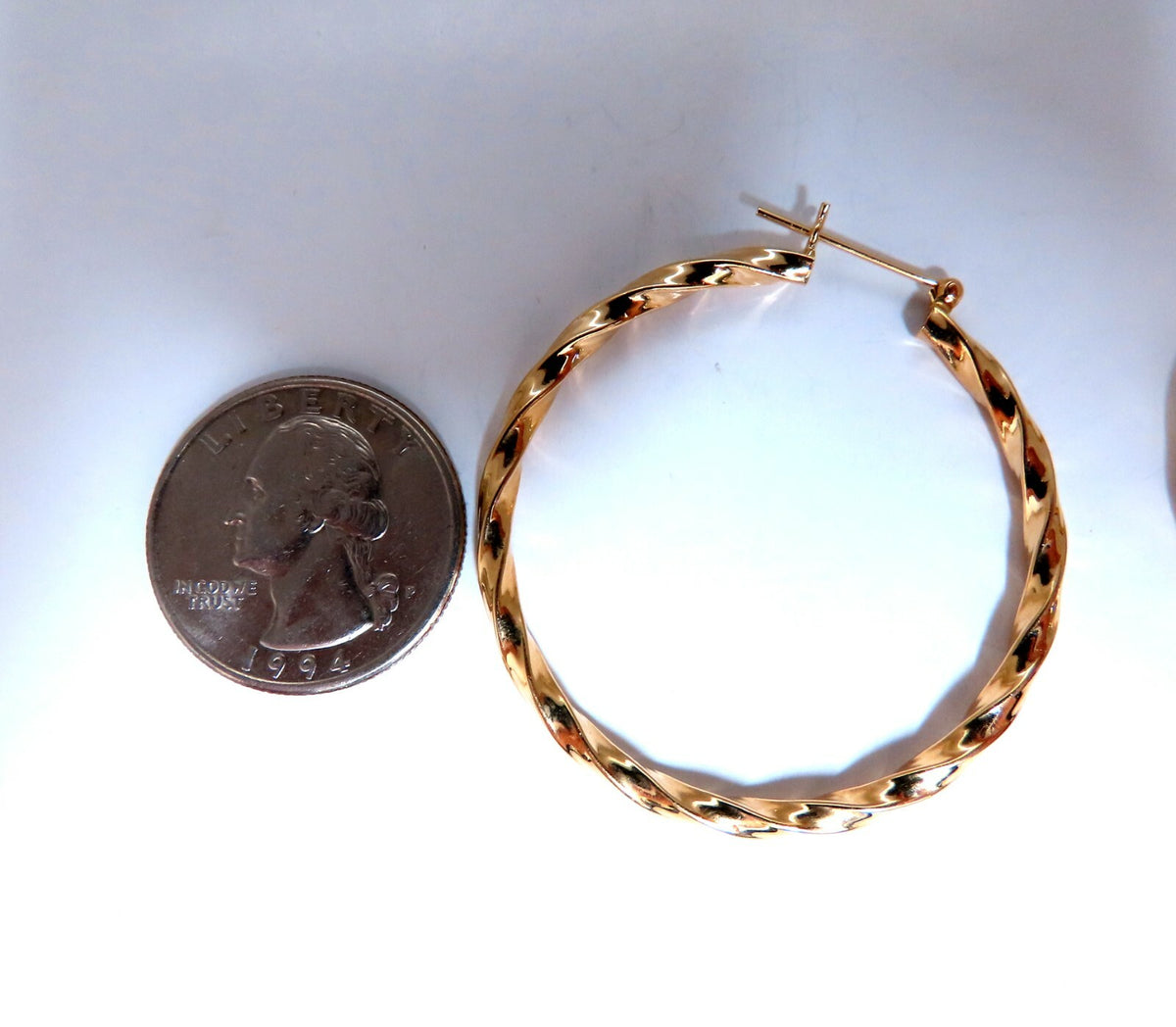 14Kt Gold Hoop Candy cane Twist *v