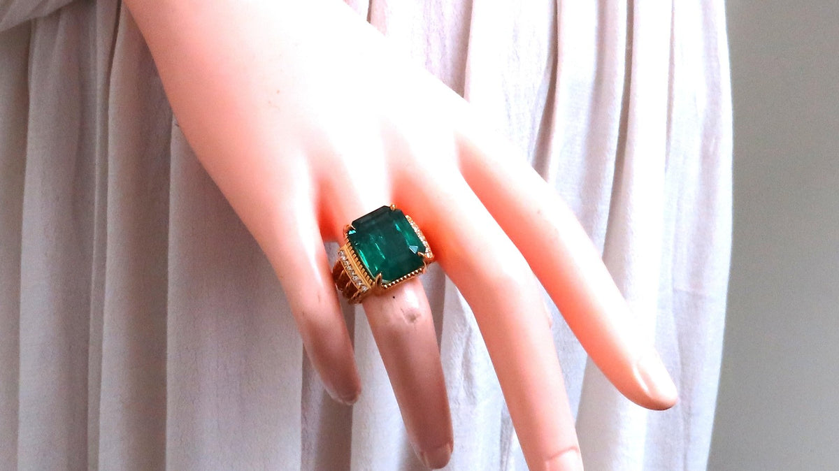 GIA Certified 12.70ct Natural Emerald Diamonds Ring 18kt 44214 *v