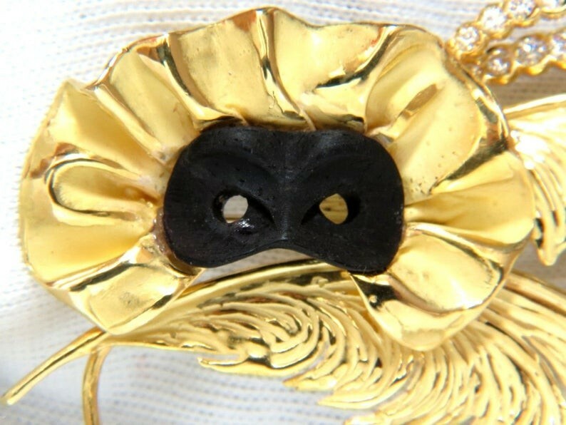 18KT SIGNED 1.00ct. DIAMONDS THEATER EYE MASK FEATHER PEACOCK PIN *v