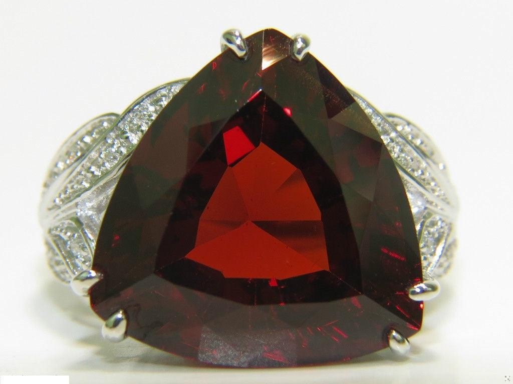 Triangular-Cut Garnet Ring with Natural Diamonds 14kt *v
