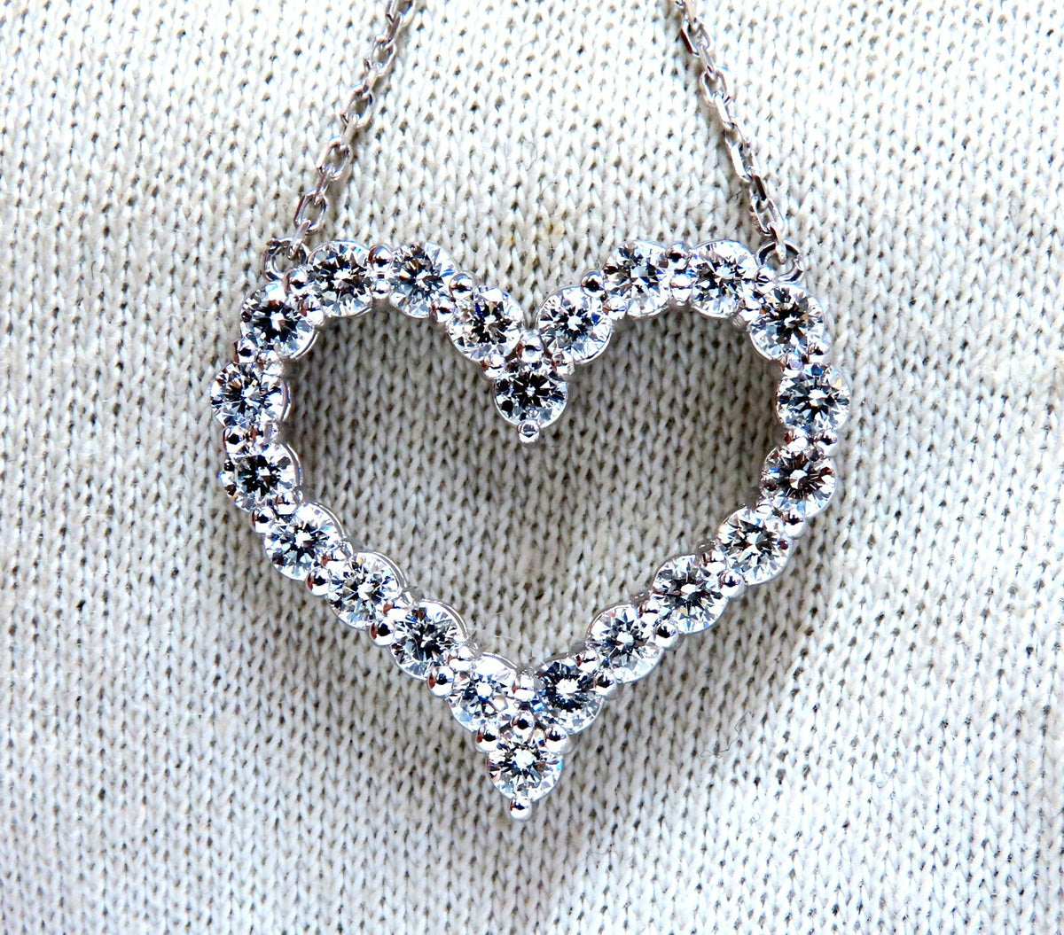 1.92ct Open Heart Natural diamonds necklace 14 karat *v