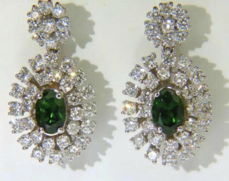 3.08 Carat Natural Tsavorite Diamonds Dangle Earrings 14 Karat Ref 12305 *v