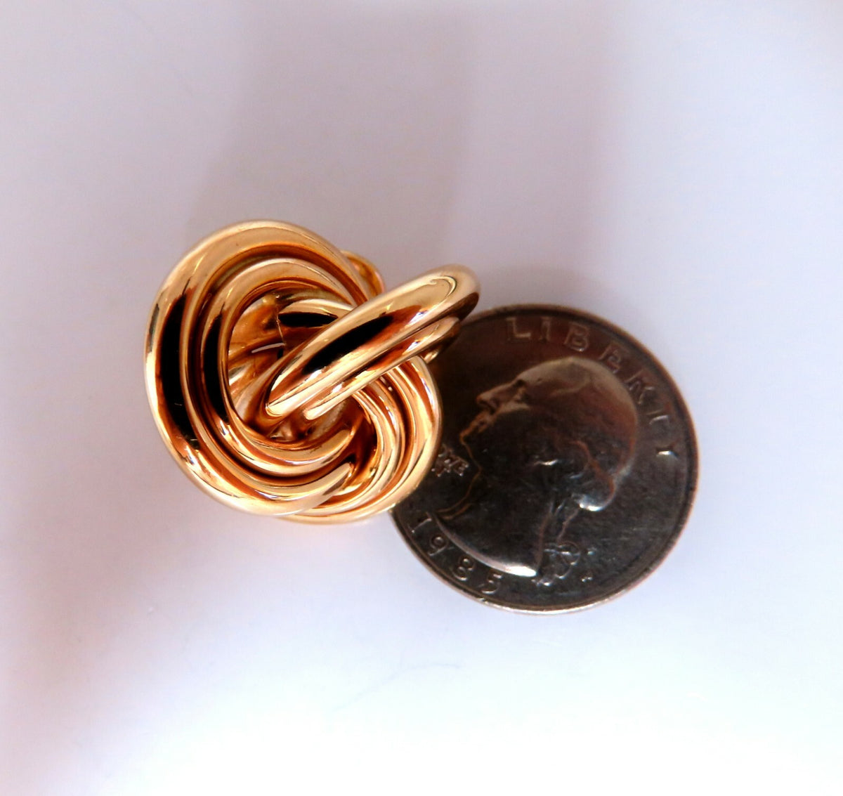 14kt Gold Textured Interlocking Tri Tubular Clip Earrings *v