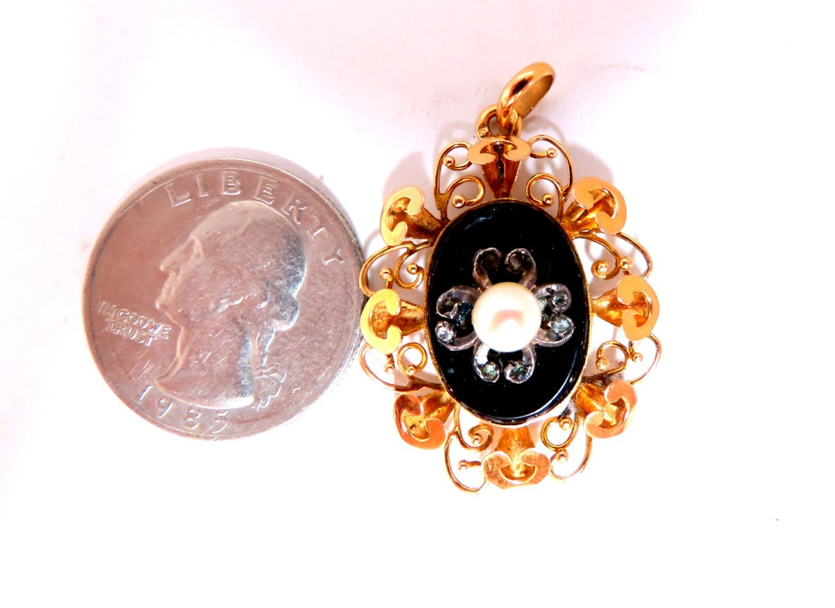 Vintage 18 karat Pearl onyx fluted frame pendant *v