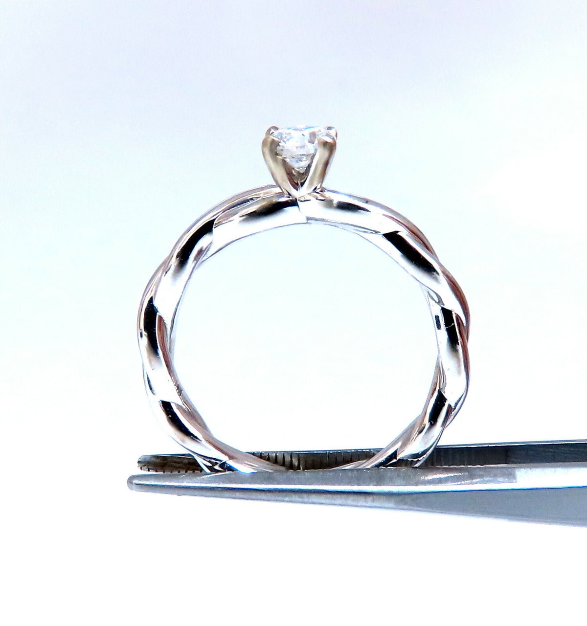 GIA certified .32ct Round Natural Diamond Ring 14kt Classic D/si1 Braid *v