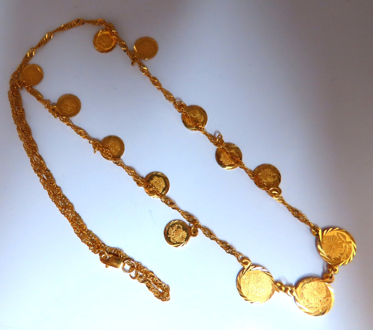 22kt Gold Flower Motif  Dangling Disc Necklace 17 inch *v