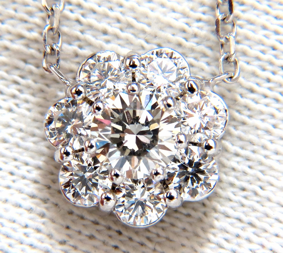 1.52ct diamonds halo cluster necklace 14kt *v