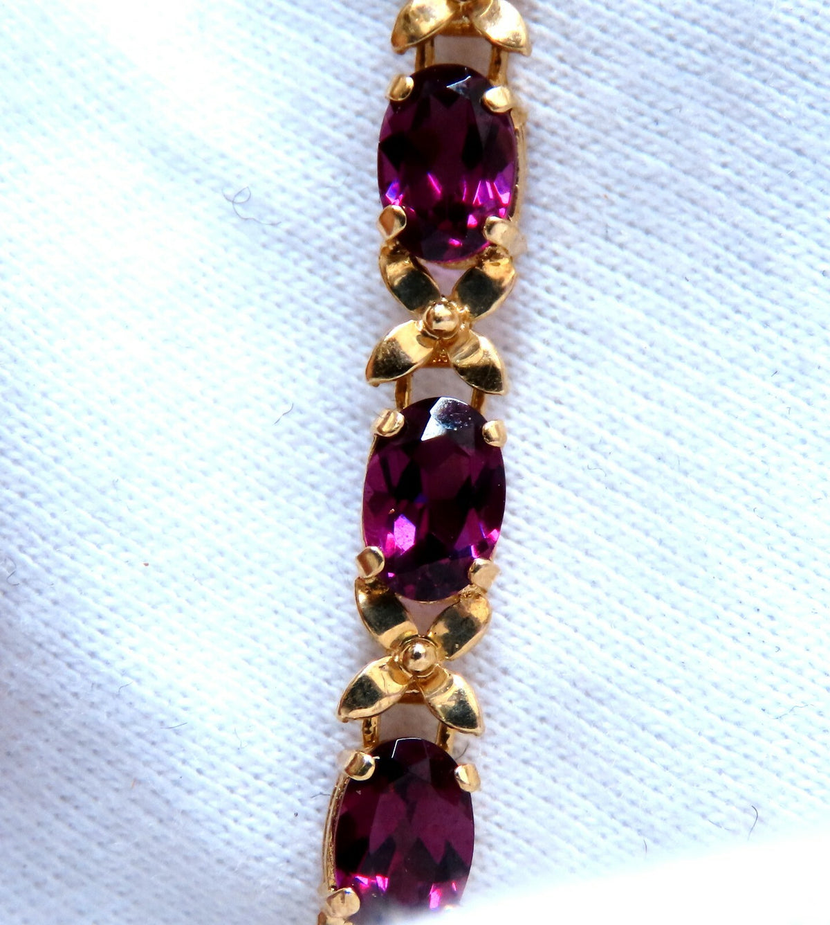 5.50ct Natural Rhodolite Garnet Bracelet 14kt gold *v