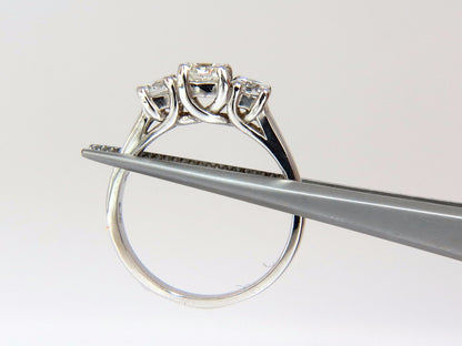 1.08CT CLASSIC THREE NATURAL CUSHION & ROUNDS DIAMOND RING 14KT *v