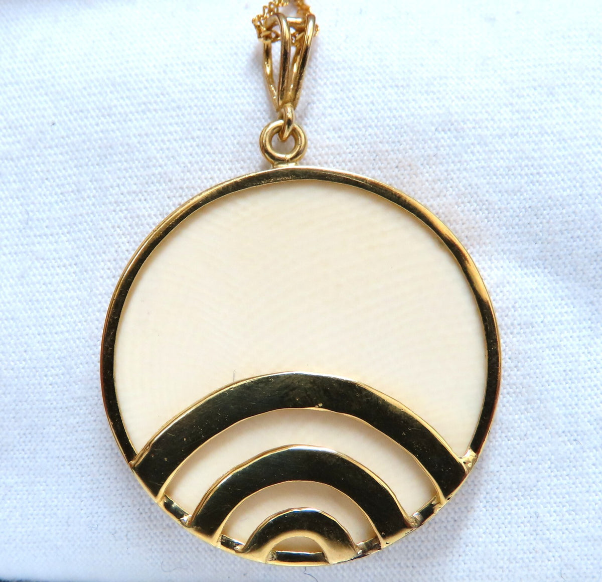 Rainbow Ray Beige Quartz Necklace 18kt 33mm *v