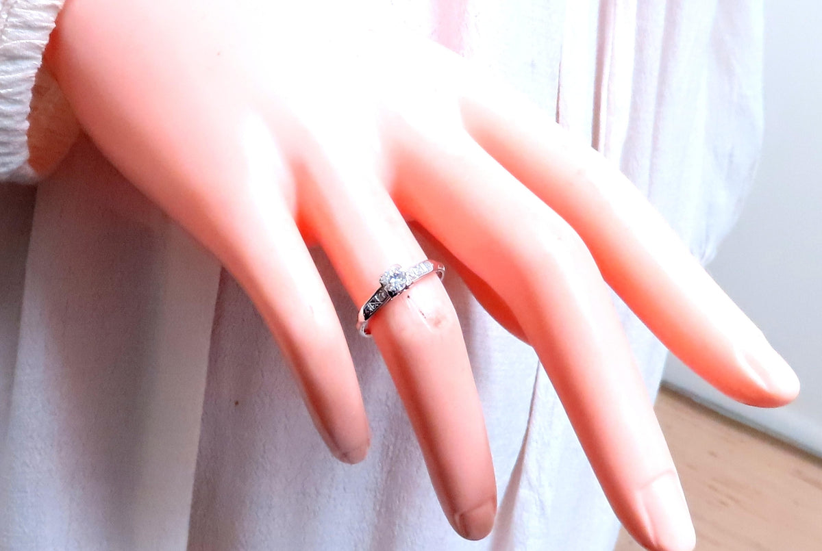 Petite Natural Diamond Engagement Ring 14kt Gold 12547 *v