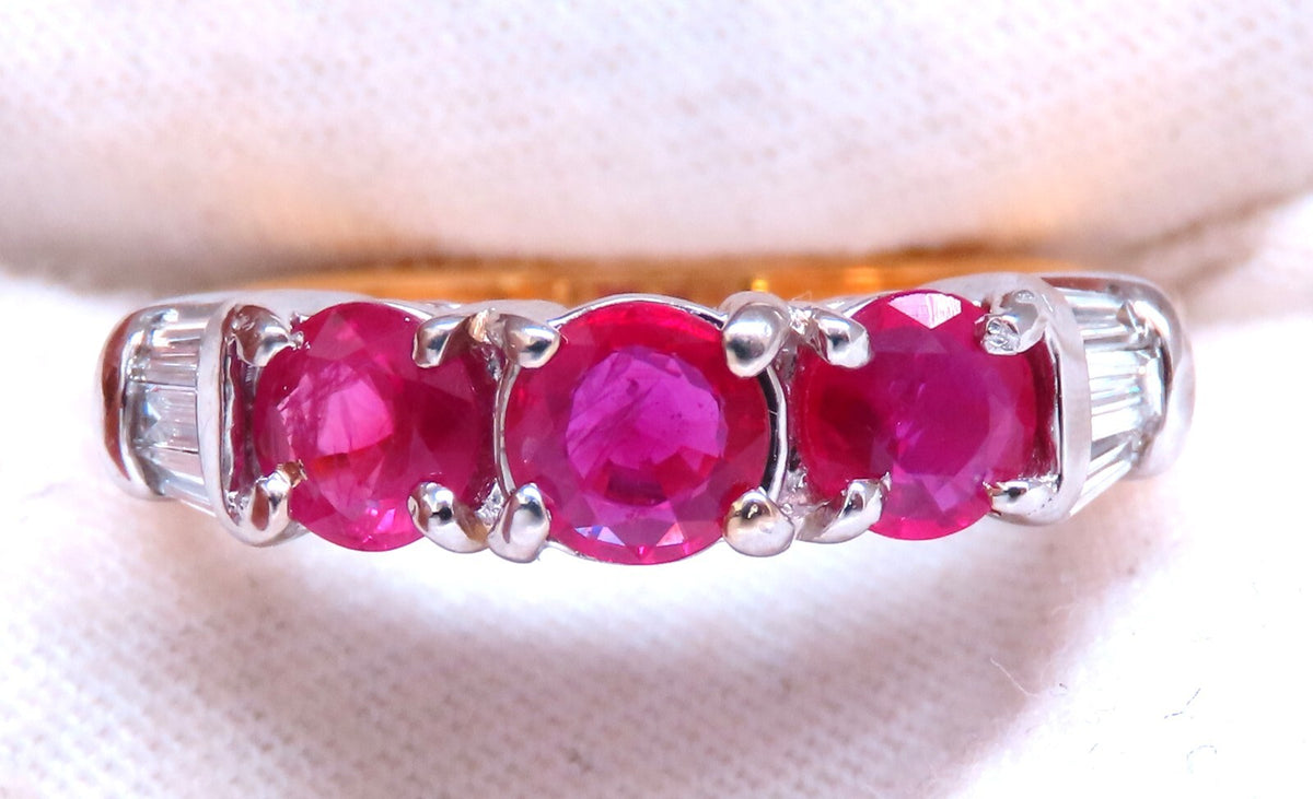 1.50ct Natural Ruby Accent Ring band 18kt Gold *v