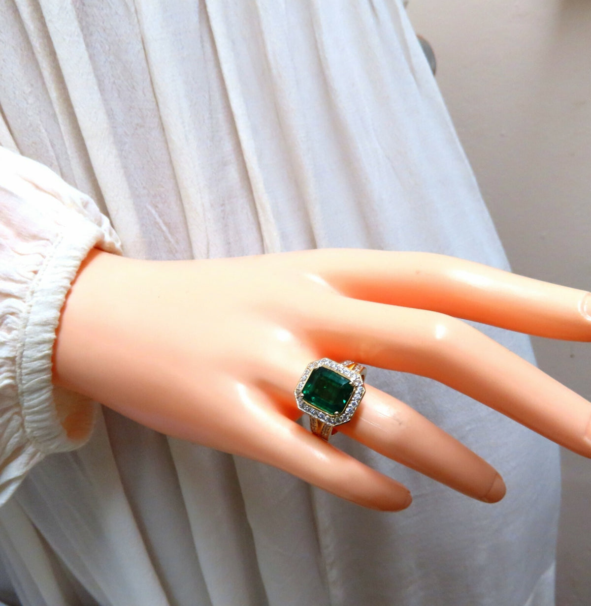 GIA Certified 5.12ct Natural Green Emerald Diamonds Ring 14kt. F1*v