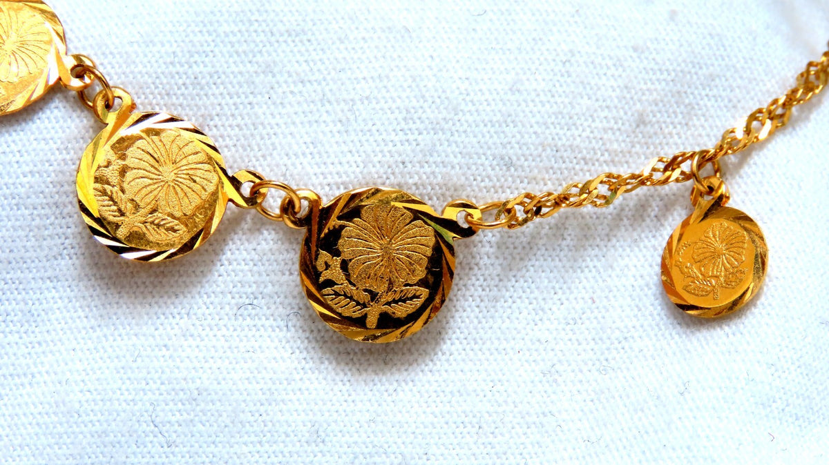 22kt Gold Flower Motif  Dangling Disc Necklace 17 inch *v