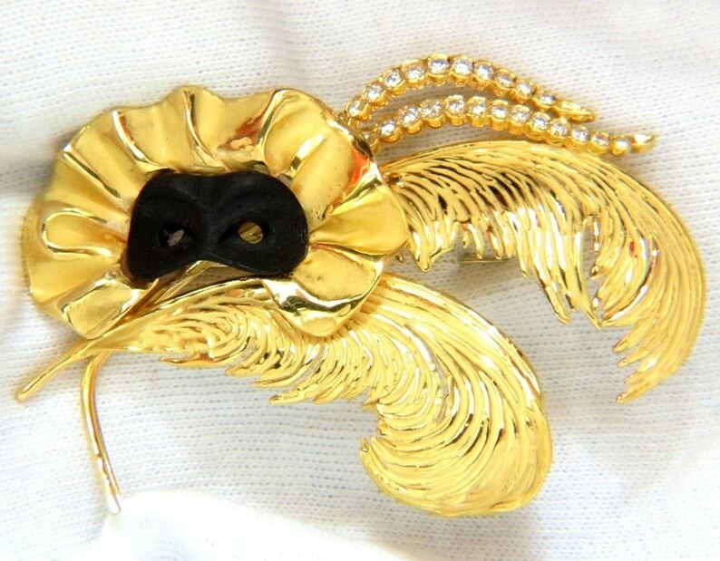 18KT SIGNED 1.00ct. DIAMONDS THEATER EYE MASK FEATHER PEACOCK PIN *v