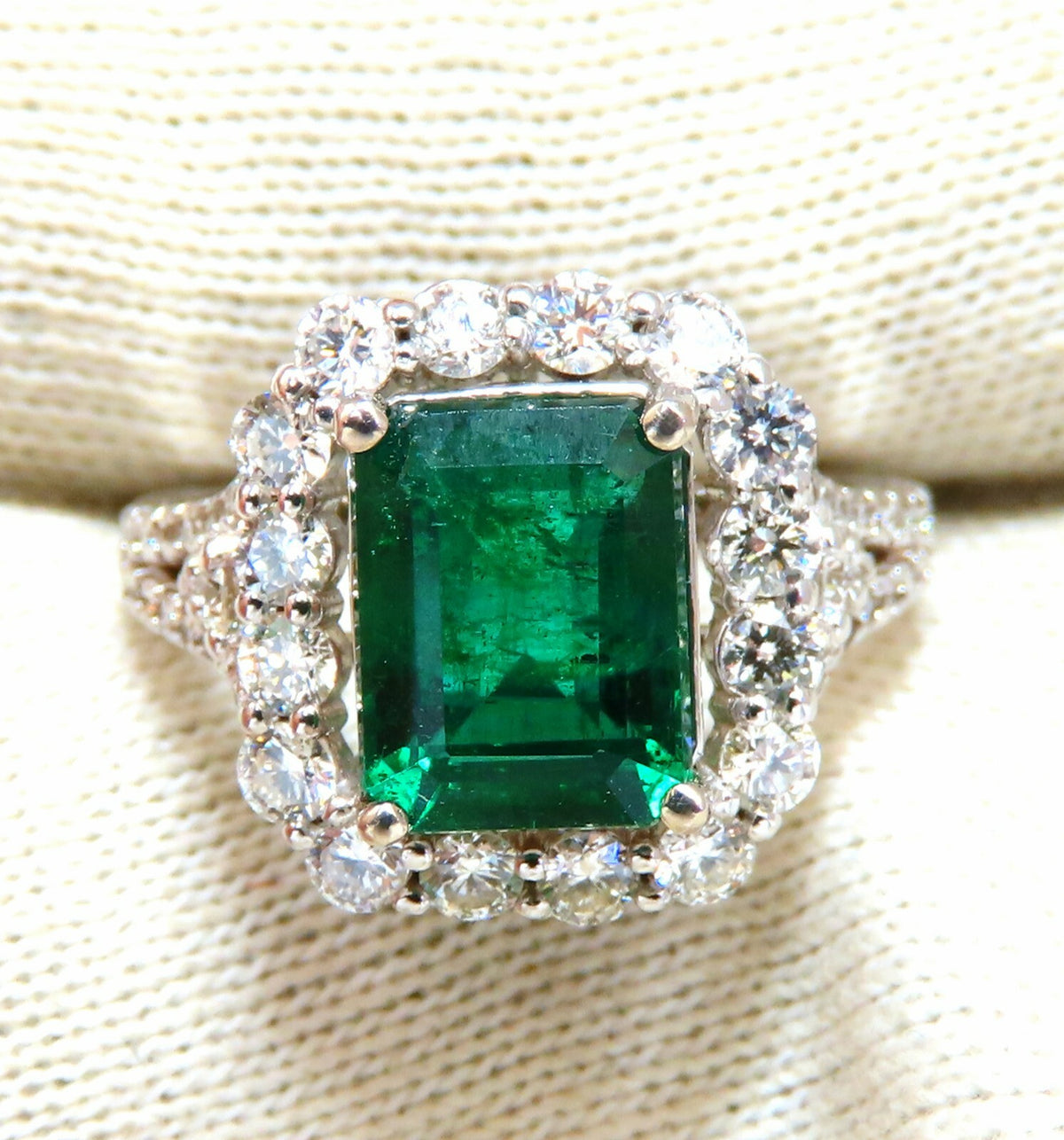 GIA Certified: 3.31ct Natural Emerald Diamonds Ring 14kt (F1) *v