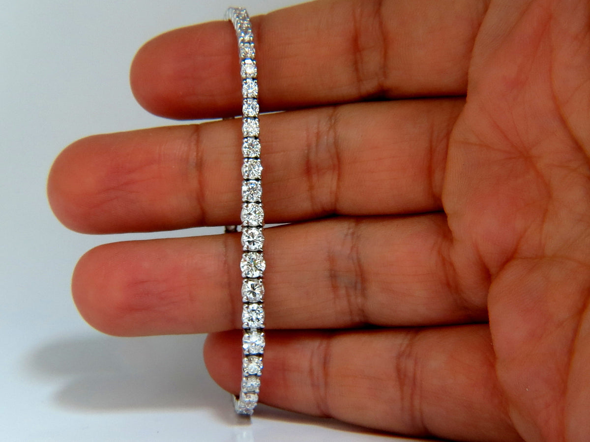 4.26ct natural diamonds graduated tennis bracelet 18kt gold F/G Vs *v