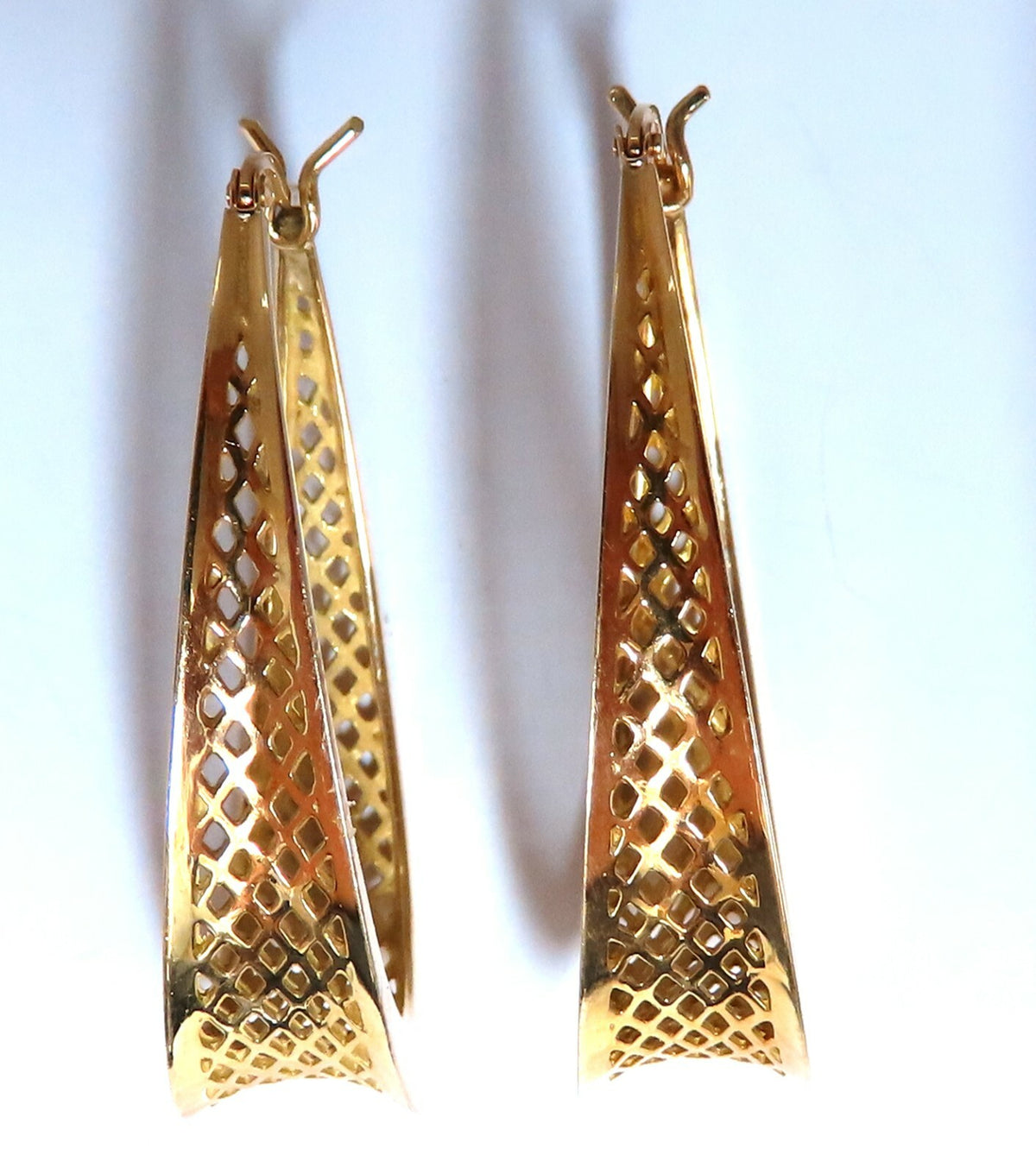 Elongated Mesh Lever Clip Hoop Earrings 18kt gold *v