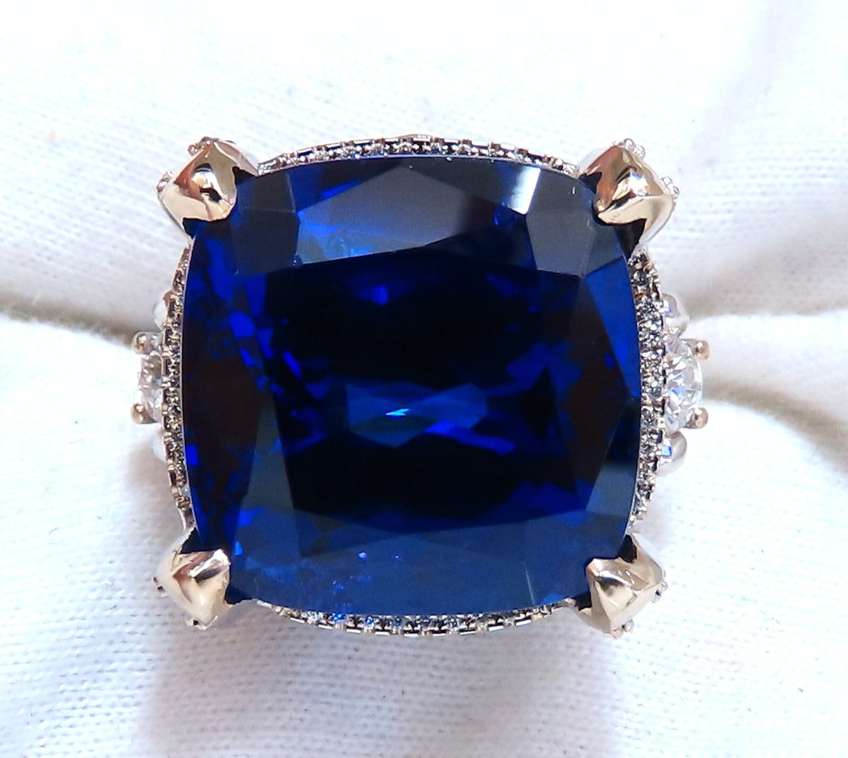 GIA Certified 27.35ct natural Blue Tanzanite diamonds ring 18kt Three Stone *v