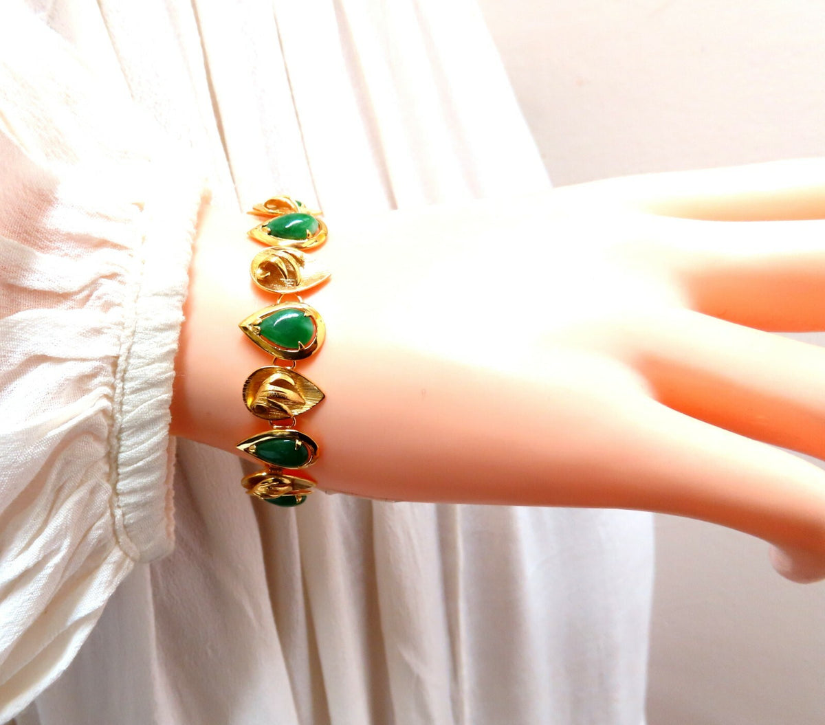 15ct Vintage Estate Natural Jade bracelet 14kt gold *v