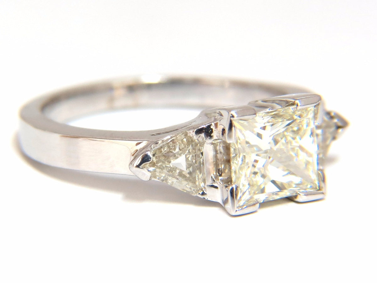 1.63ct Natural Princess cut diamond ring 14kt. Trilliants *v