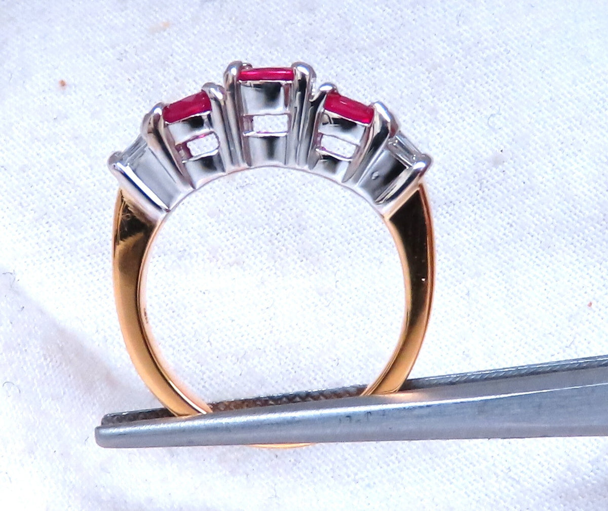 1.50ct Natural Ruby Accent Ring band 18kt Gold *v