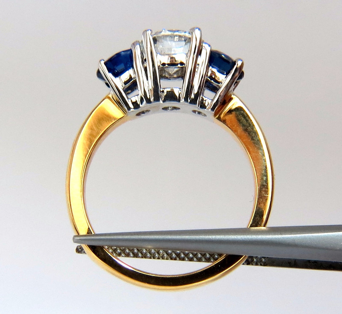 GIA 2.57CT NATURAL ROUND BRILLIANT DIAMOND RING CLASSIC THREE SAPPHIRE*v