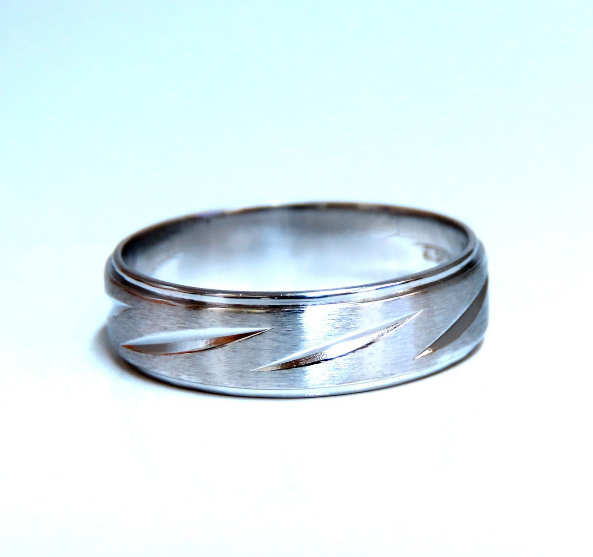 5.7mm Classic Band 14kt gold Bright Cut 9.5 *v