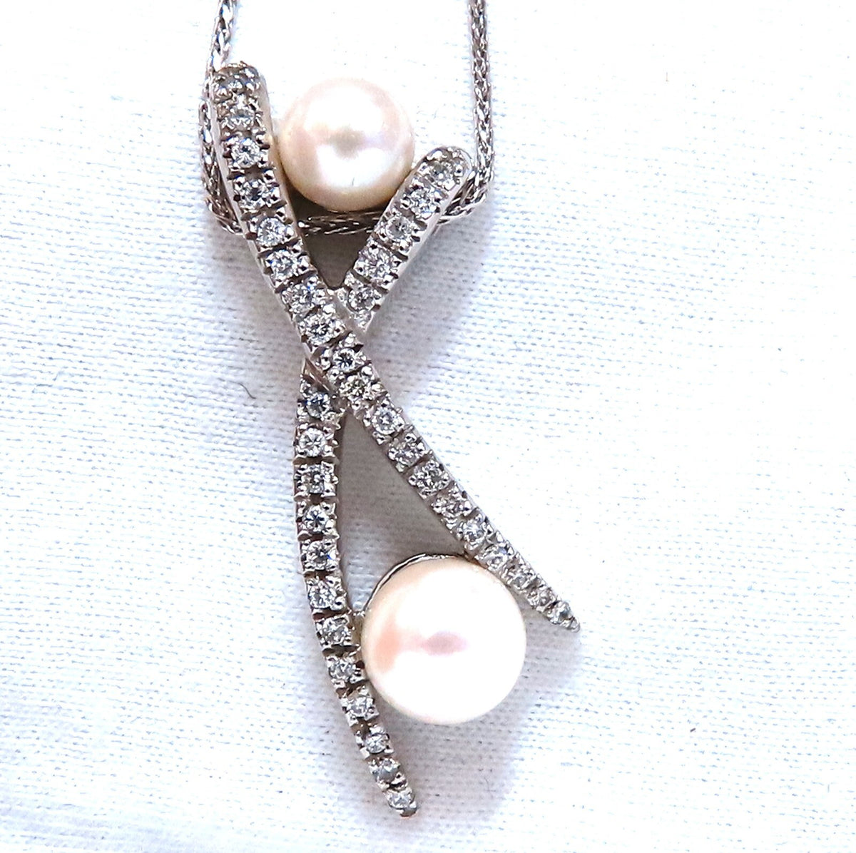 8 mm South Sea Pearls diamonds x necklace 14 karat white gold *v