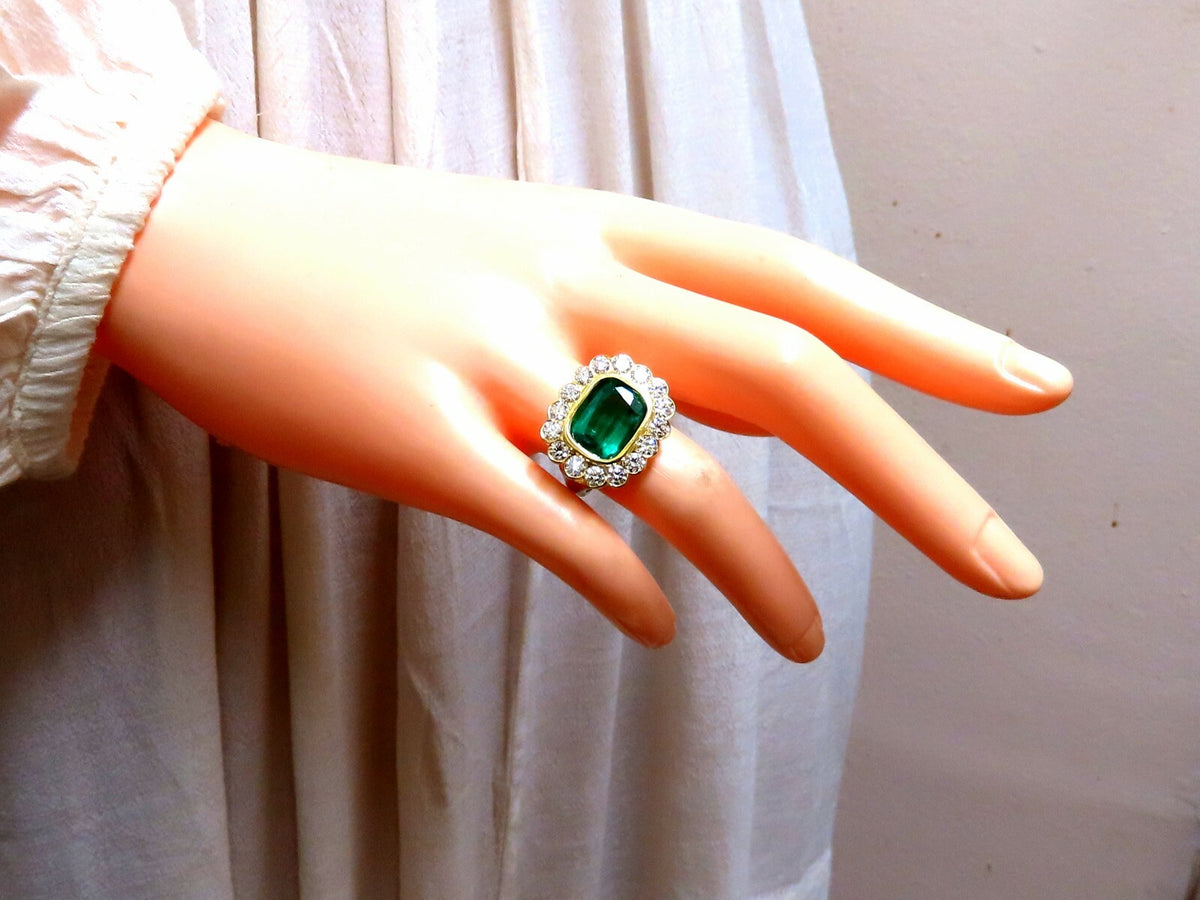 GIA Certified: 4.70ct Natural Emerald Diamonds Ring 18kt Cluster (F2)*v
