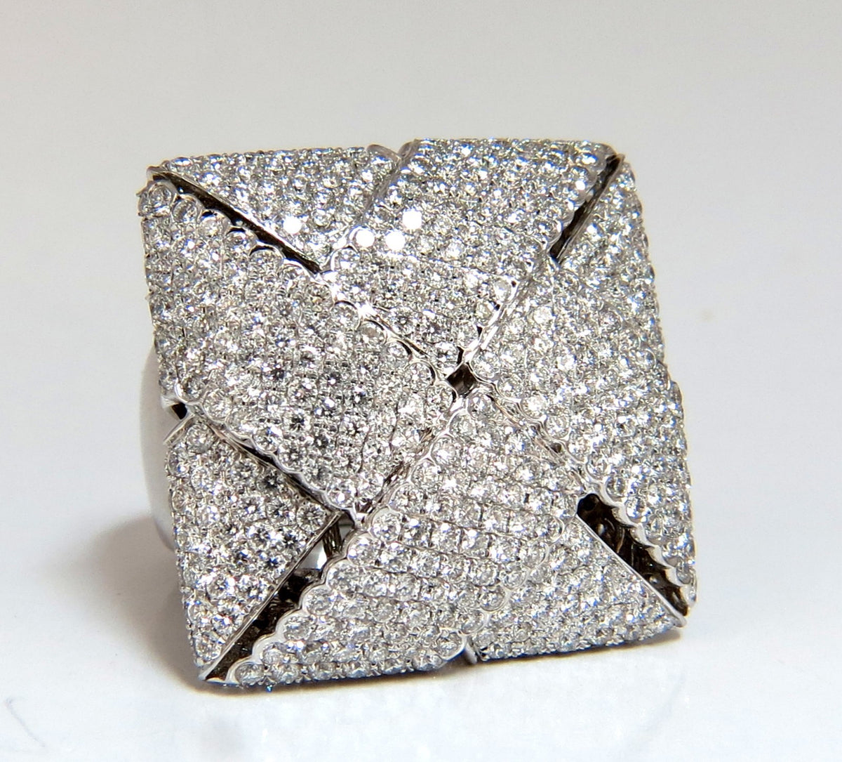 7.15ct 3D Unisex Cross weave Dome Natural Diamond Ring 18kt gold *v