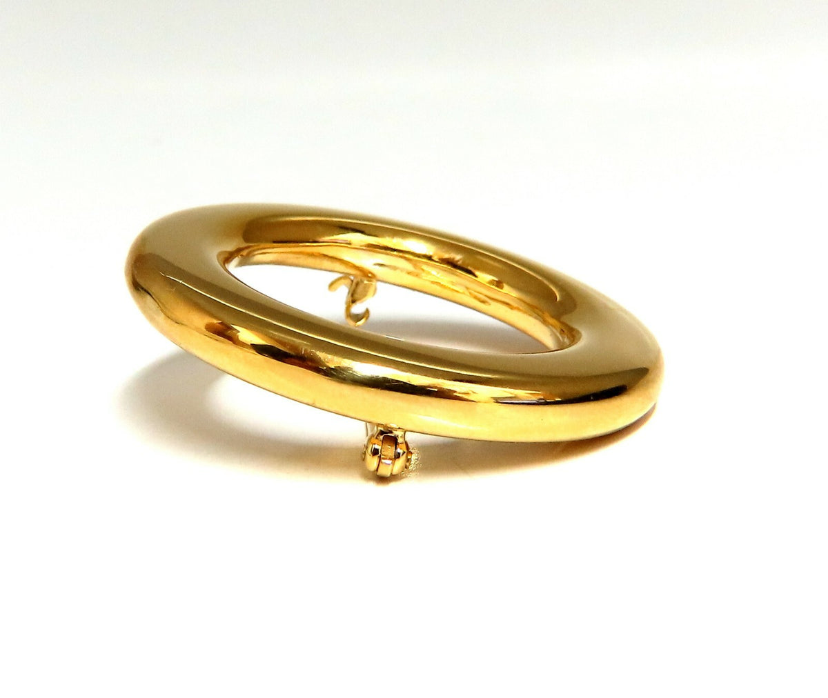 High Shine Circular Gold Pin 14 Karat *v