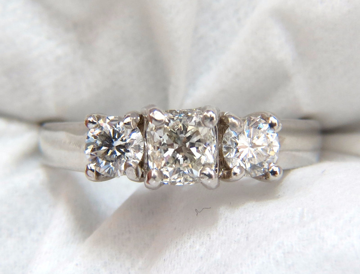 1.08CT CLASSIC THREE NATURAL CUSHION & ROUNDS DIAMOND RING 14KT *v