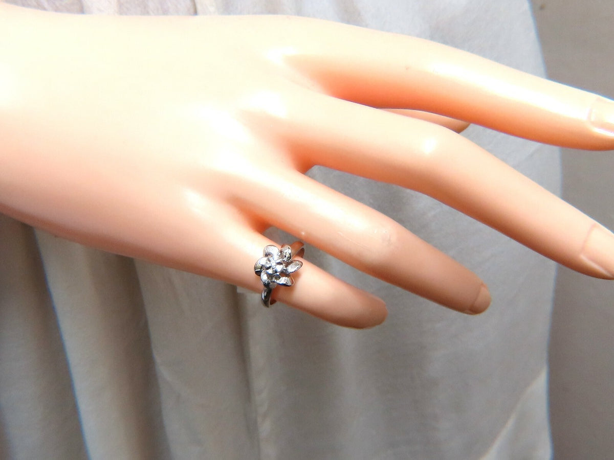 .02ct Natural Diamond Circular Bow Clover Ring 14kt *v
