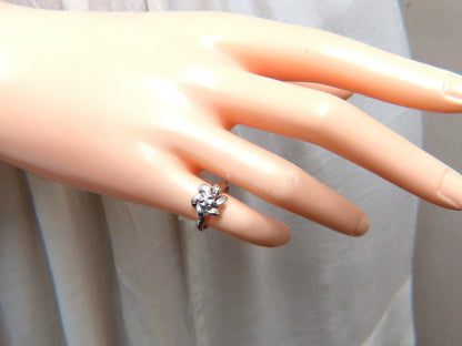.02ct Natural Diamond Circular Bow Clover Ring 14kt *v
