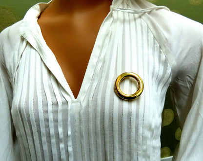High Shine Circular Gold Pin 14 Karat *v