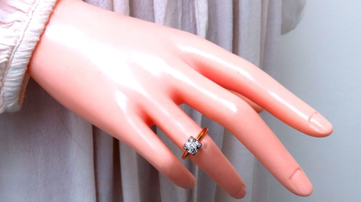 Vintage Solitaire Raised .30ct Round Diamond Engagement ring 14kt Gold *v