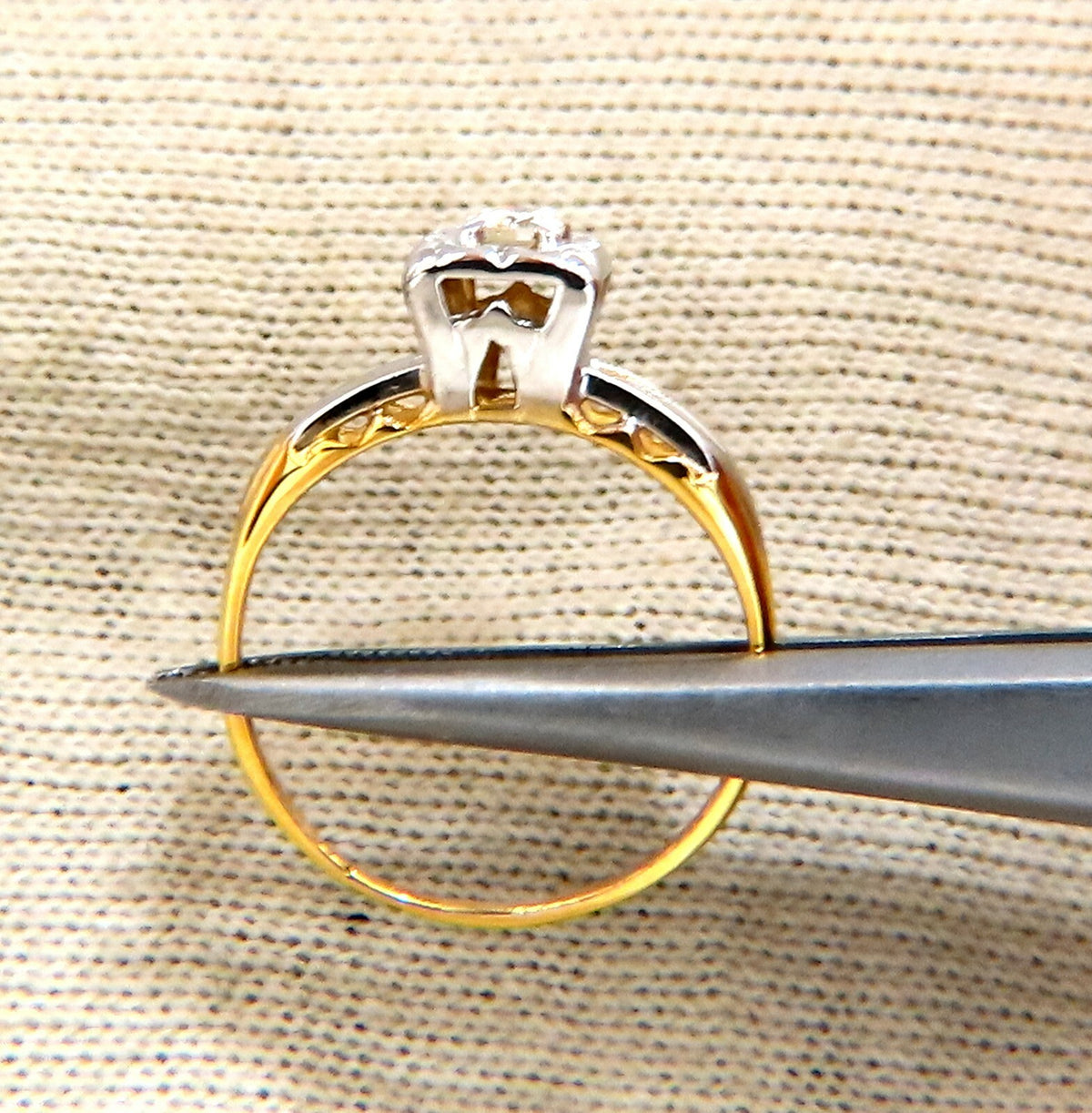 .15ct Natural Diamond Vintage Solitaire Ring 14kt gold *v