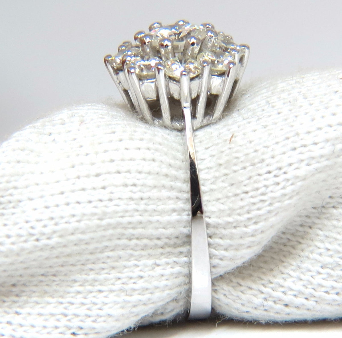 1.40ct natural diamonds raised cluster ring 14kt gold *v