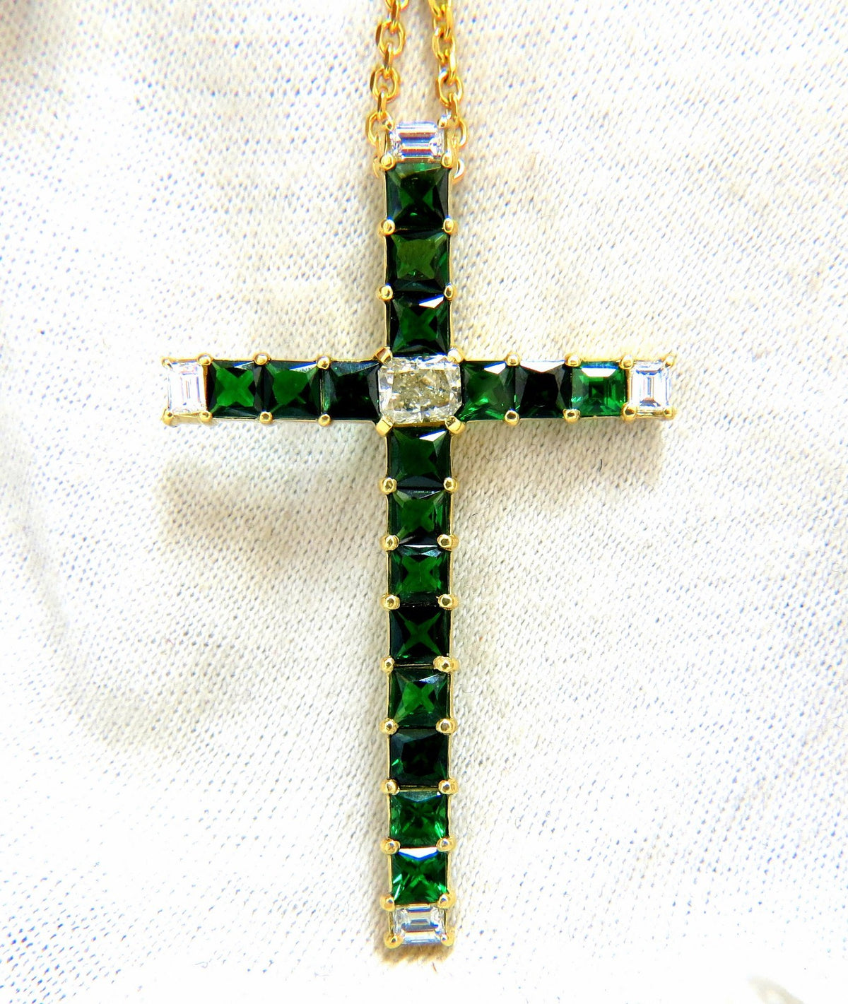 9.54ct natural diamonds & vivid green tsavorite cross 18kt & chain *v