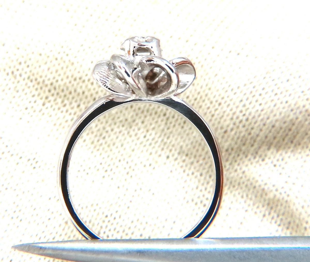 .02ct Natural Diamond Circular Bow Clover Ring 14kt *v