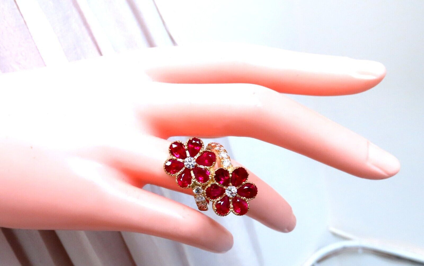 5.20ct Natural Ruby Diamonds Flower Cluster Ring 18kt yellow gold