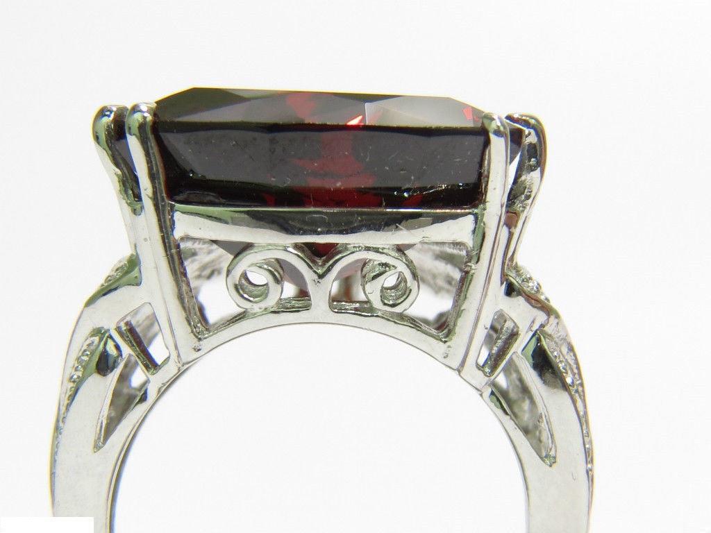 Triangular-Cut Garnet Ring with Natural Diamonds 14kt
