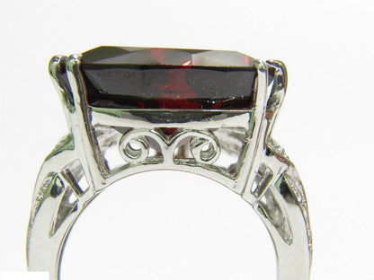 Triangular-Cut Garnet Ring with Natural Diamonds 14kt